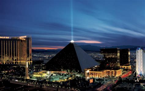 Luxor Hotel Exterior Property Shot Beam Night – The Mad Truther