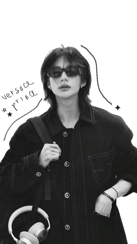 black and white minimalist hyunjin lockscreen ♡ en 2024 | Fotos de banda, Diario de fotos ...