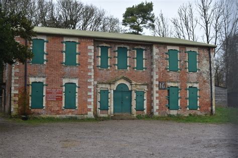 Imber Court © David Martin cc-by-sa/2.0 :: Geograph Britain and Ireland