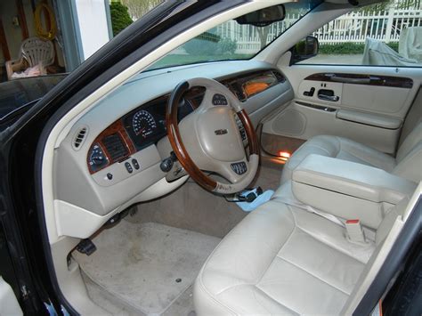 2002 Lincoln Town Car - Interior Pictures - CarGurus