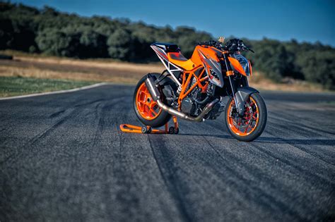 Video: The Genesis of the KTM 1290 Super Duke R - Asphalt & Rubber