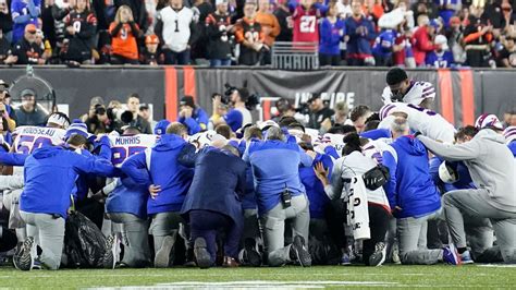 Tearful Buffalo Bills players surround Damar Hamlin after dramatic ...