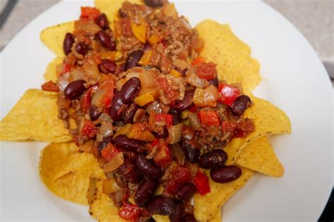 Super simple slow cooker beef chilli that is frugal & delicious