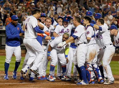 Wilmer Flores walk-off homer gives Mets fourth straight win