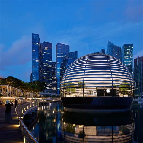 decmyk: Apple unwraps spherical glass Apple Store in Singapore by Foster + Partners