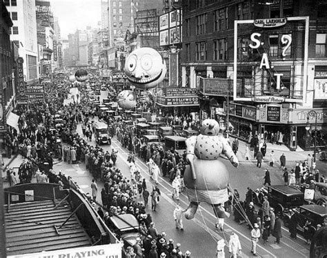 The first Macy's Thanksgiving Day Parade on November 27, 1924 : r/pics