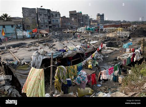 Slum quarter, Shibpur district, Howrah, Kolkata, West Bengal, India ...