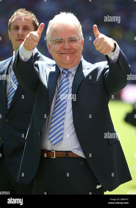 Everton chairman bill kenwright hi-res stock photography and images - Alamy