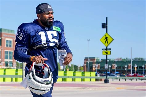 Ezekiel Elliott makes Patriots practice debut, plus more from Green Bay ...