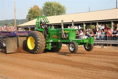 8 Action-Packed John Deere Tractor Pull Photos