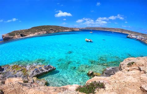 The Blue Lagoon - Comino, Malta. Only accessible by boat! [OC] : r/pics