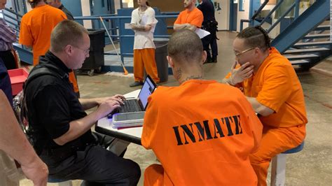 Inmates at Oklahoma prisons begin receiving computer tablets - CNN