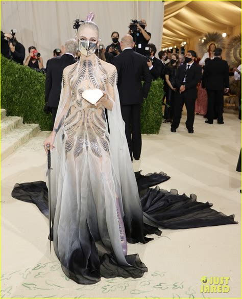 Photo: grimes carries sword metal mask met gala 02 | Photo 4637253 ...