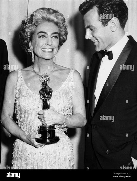 JOAN CRAWFORD & MAXIMILIAN SCHELL ACTRESS WITH OSCAR (1963 Stock Photo, Royalty Free Image ...