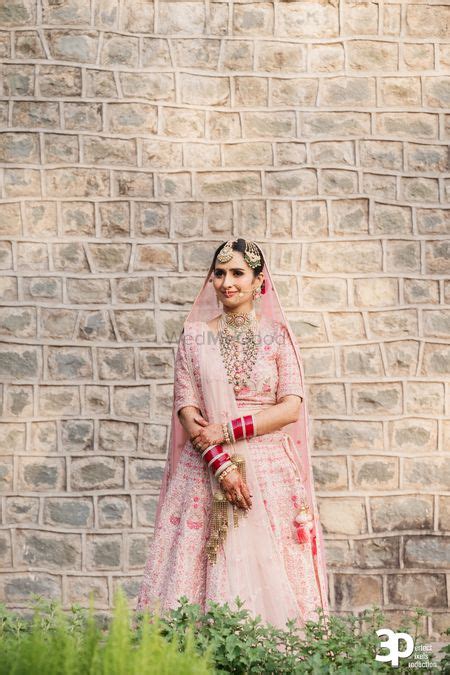 Photo of Sikh bride with pastel jewellery and jhoomer