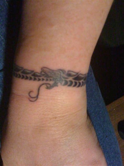 18 Amazing Dragon Wrist Tattoos