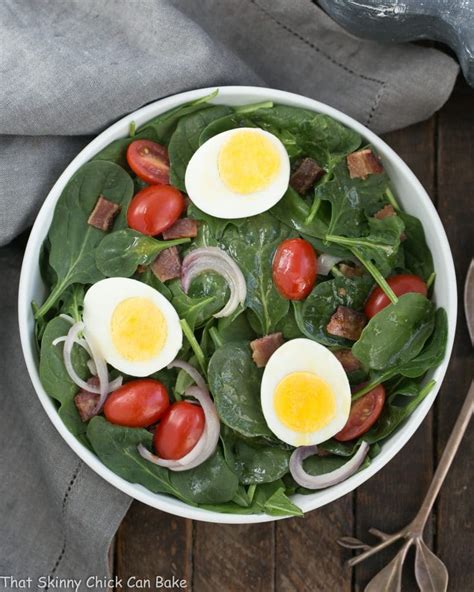 Easy Spinach Salad with Bacon, Eggs and Tomatoes - That Skinny Chick ...