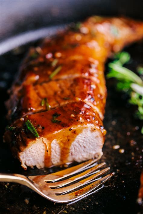 Honey Garlic Roasted Pork Tenderloin is so easy! A simple homemade dry ...