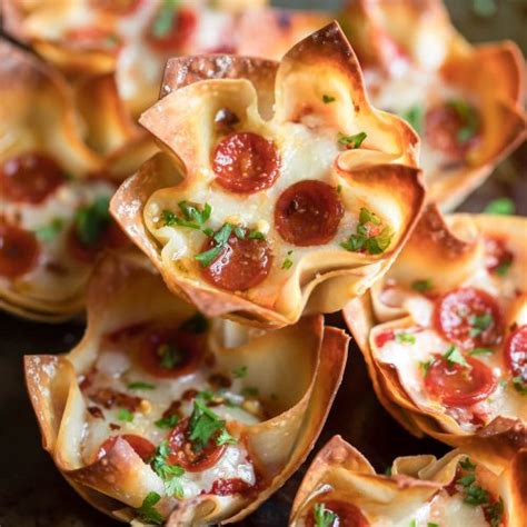 Wonton Pizza Cups - Easy Cheesy Pizza Bites! - Peas and Crayons