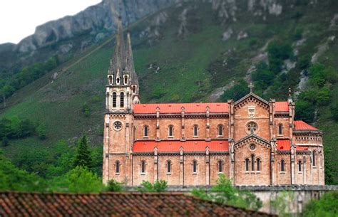 La Basílica de Covadonga. Cangas de Onís, Asturias