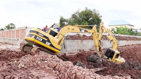 Amazing Recovery Excavator stuck in mud / Heavy Equipment Stuck in Mud 2020 - YouTube