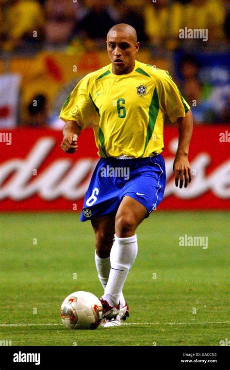 Roberto carlos world cup brazil 2002 hi-res stock photography and images - Alamy