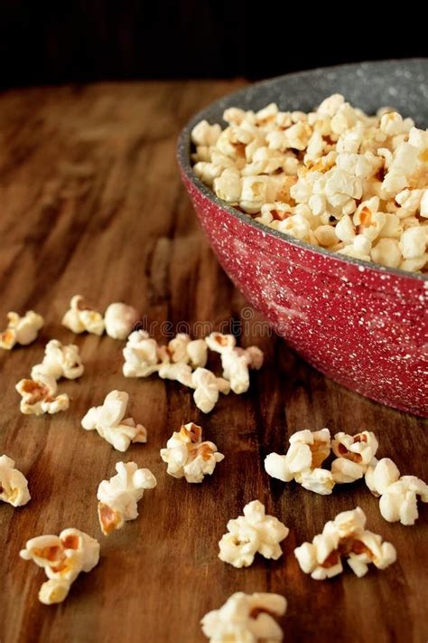 Popcorn in a frying pan stock image. Image of natural - 111125885