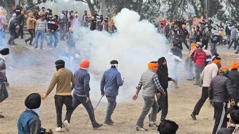 Farmers protest: AAP govt stands with farmers; Haryana police fire tear ...