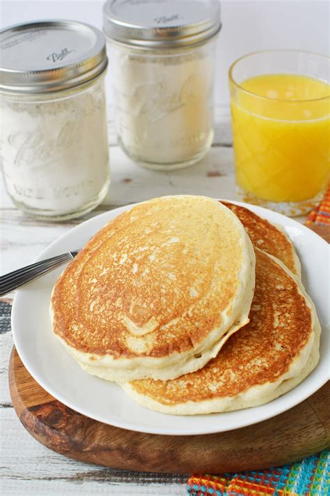 Homemade Pancake Mix to Keep in the Pantry {Free Printable}