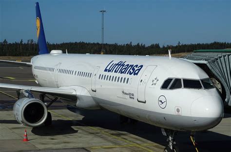 Lufthansa reopens flights to South African passengers