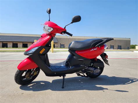 Choosing the Best Street Legal Scooters | Motobuys