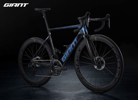 Giant Propel 2023: bici da corsa con telaio in carbonio