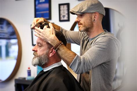 How to open a barber shop - Clover Blog