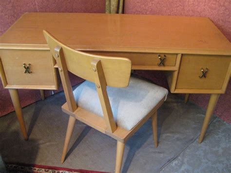 Wakefield Style Desk & Chair | * Chair is 18w x 17.5d x 31.5… | Flickr