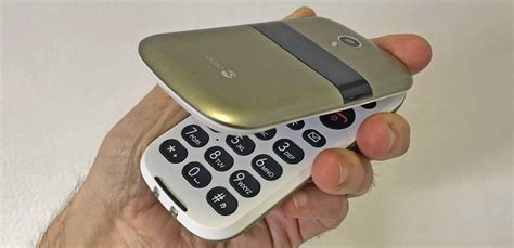 Best easy-use mobile phones for elderly or disabled peopl