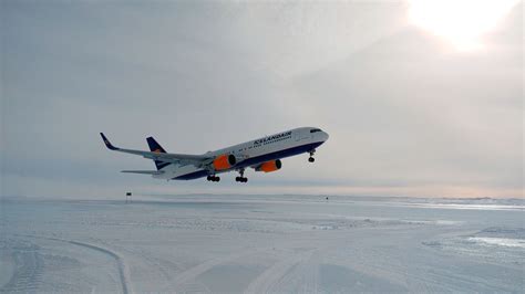 Troll Research Station: how to operate an airport in Antarctica | Flightradar24 Blog