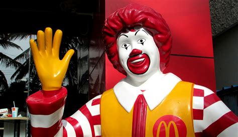 McDonald's Employees Share The Behind-The-Scenes Secrets They Learned While Working There - BroBible