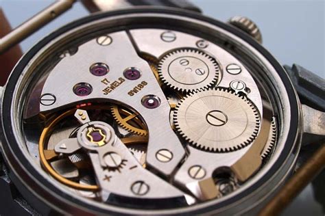 Quartz vs Automatic Watch Movements (Pros & Cons) - WatchRanker