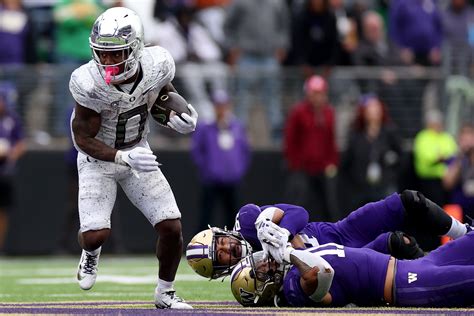 Oregon RB Bucky Irving shows out vs. Washington