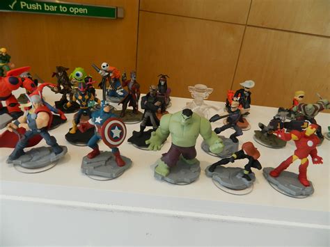 Disney Infinity 2.0: Avengers Playset (Starter Pack) and Figures