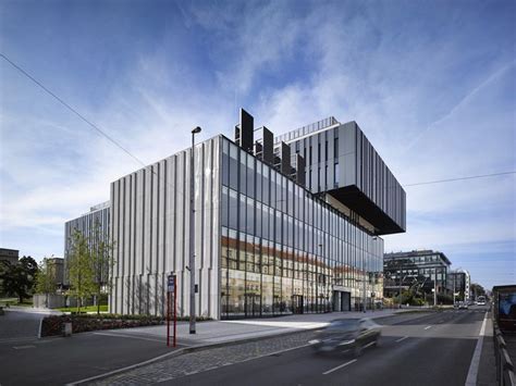 The BLOX / DAM.architekti | Commercial and office architecture, Facade ...