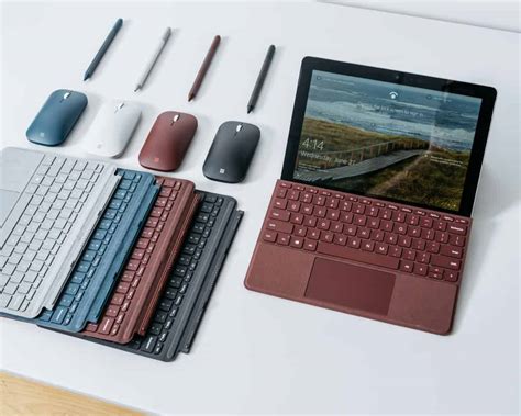 Microsoft's new Surface Go tablet targets iPad. But consumers buy ...