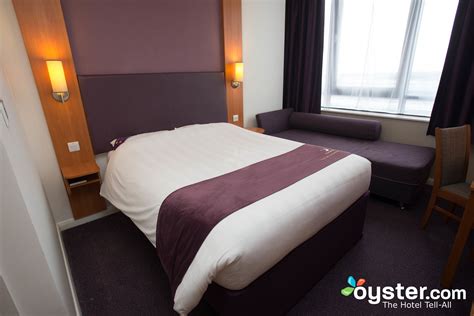 Premier Inn London Gatwick Airport (North Terminal) Hotel Review: What To REALLY Expect If You Stay