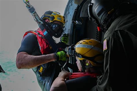 DVIDS - Images - Coast Guard conducts rescue swimmer training off west ...