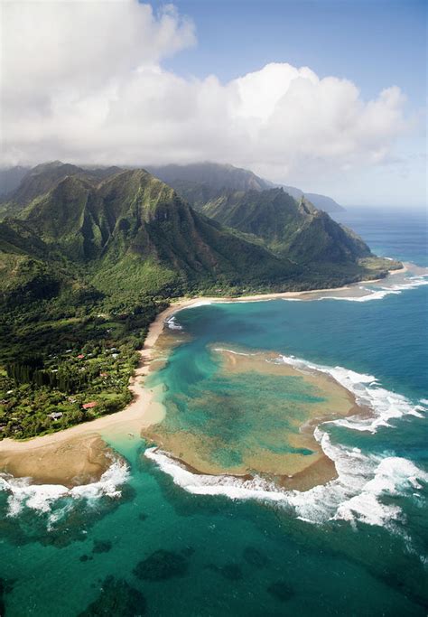 Usa, Hawaii, Kauai, North Shore by Rebecca Emery