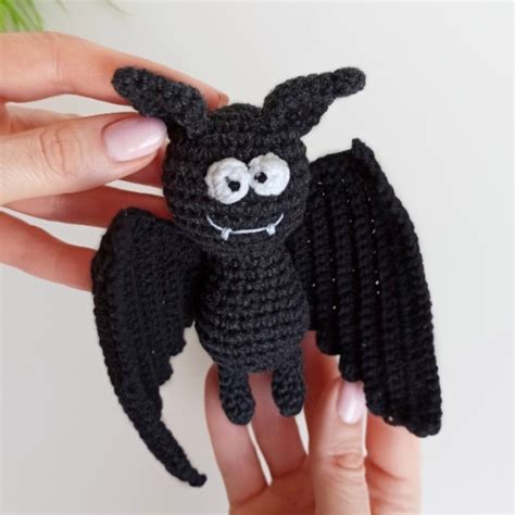 Bat crochet pattern, Halloween crochet decor