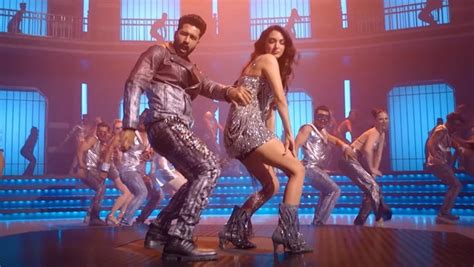 Vicky Kaushal, Kiara Advani dance their hearts out in Kyaa Baat Haii 2.0 | Bollywood - Hindustan ...