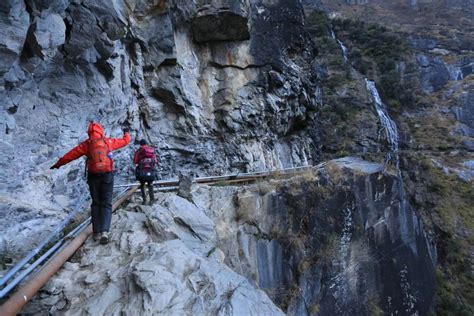 Hiking Tiger Leaping Gorge in Yunnan, China-One of the World's best hike