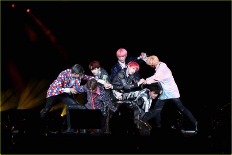 BTS Kick Off 'Love Yourself' World Tour in Seoul - See Pics!: Photo 4136737 | BTS, J-Hope, Jimin ...