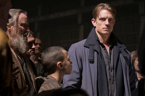 Joel Kinnaman in "Altered Carbon" [PHOTOS]